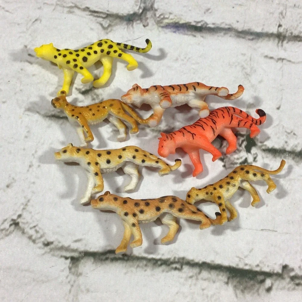 Tigers and Leopards Jungle Cats Lot‎ of 7 Toys Figures Animals Collectibles